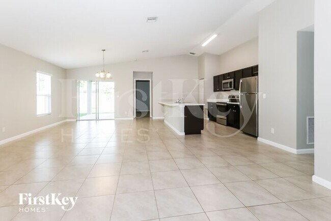 Building Photo - 2219 SW Haycraft Cir