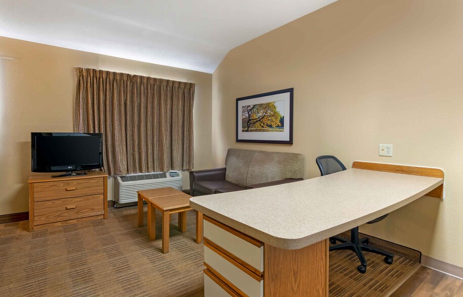 Building Photo - Furnished Studio-Kansas City - Airport - T...