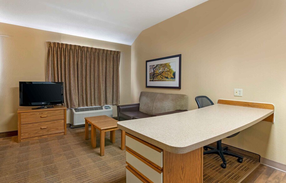 Building Photo - Furnished Studio-Kansas City - Airport - Tiffany Springs