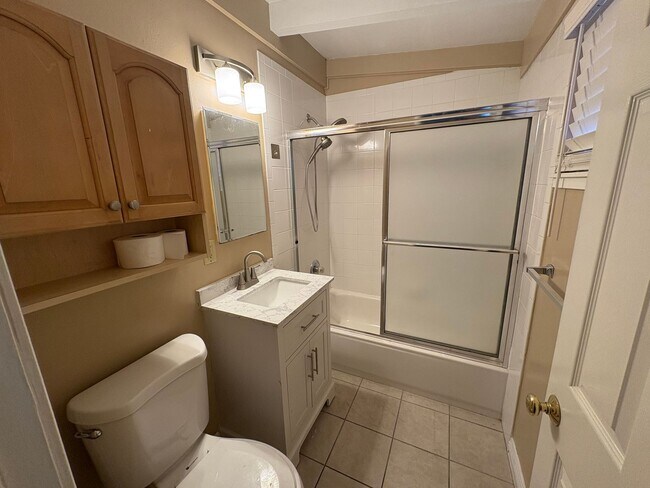 Building Photo - Pet Friendly Single Family Home for Rent in the Glenmoor Neighborhood!