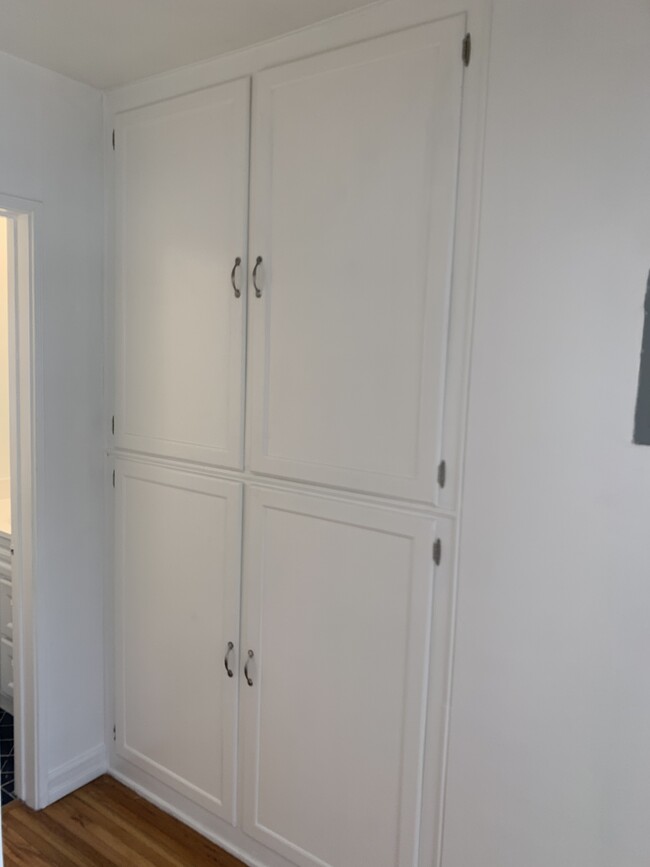 Linen closet - 1250 Franklin St