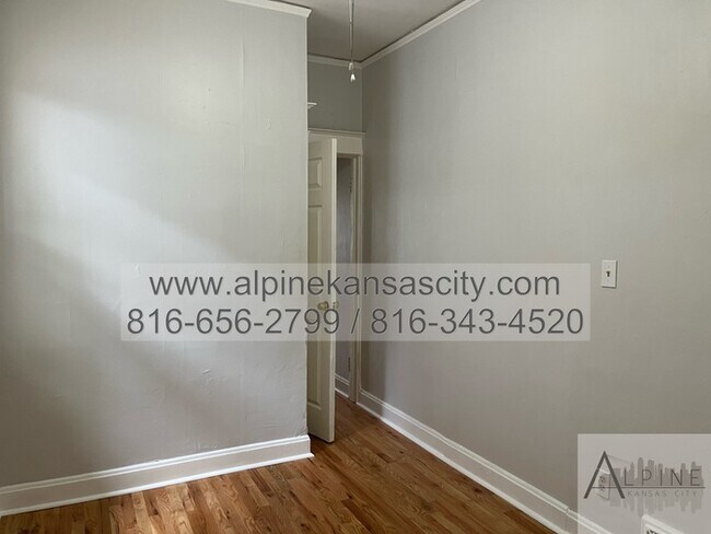 Building Photo - Huge Bonus Room, Vouchers Accepted