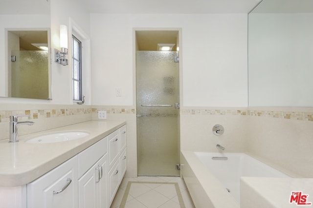 Building Photo - 2675 Glendower Ave