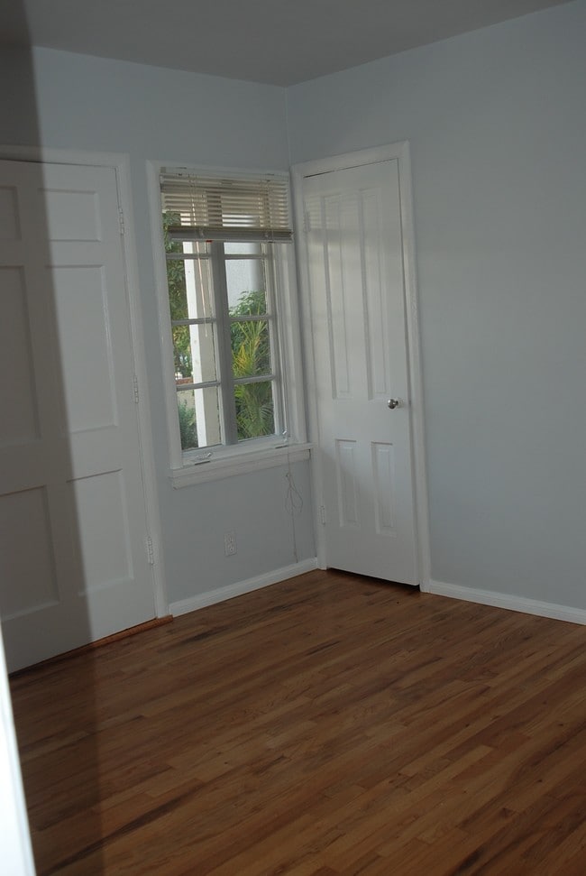 Building Photo - 4466 Tujunga Ave