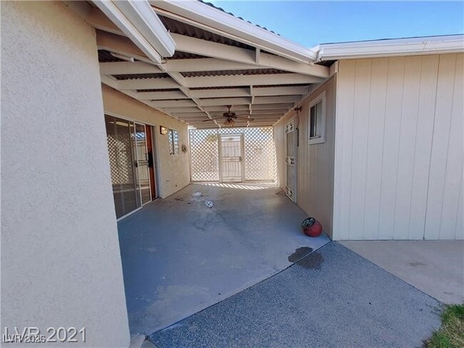 Building Photo - 630 E Simkins Rd