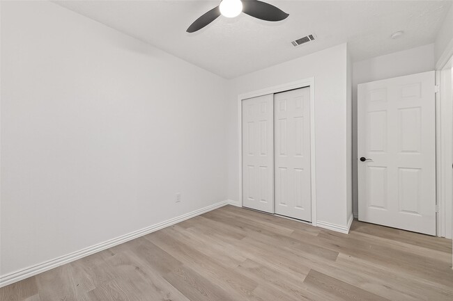 Building Photo - 16235 La Terra Dr