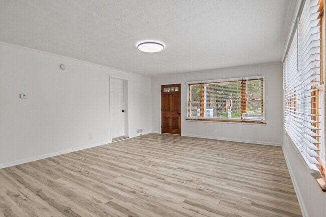 Building Photo - 429 N Swope St
