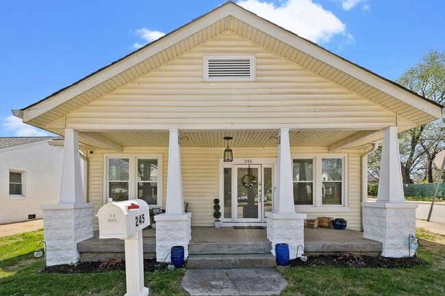 Primary Photo - Charming Home For Rent - Less than $2000 p...