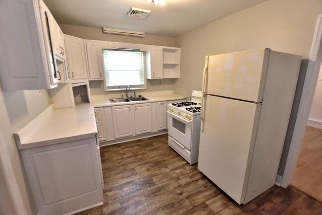 Building Photo - 626 Woodland Ave