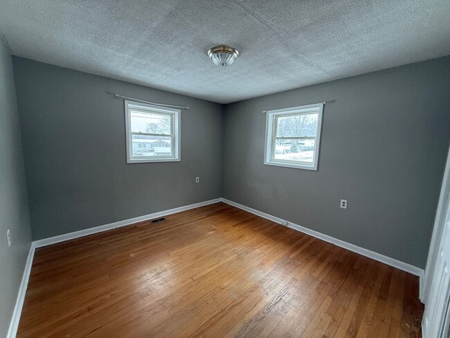 Building Photo - 4 bedroom 2 bath single family home - Afton, Tn