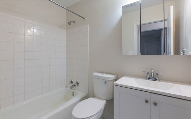 Building Photo - 1916 Eutaw Pl