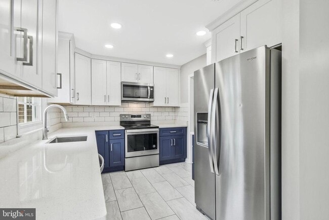 Building Photo - 10257 Friendship Ct