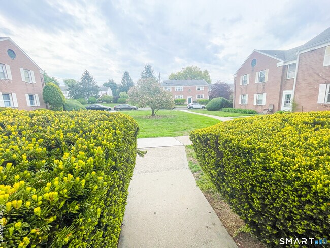 Building Photo - 34 Standish Rd