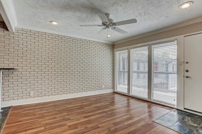 Building Photo - 1501 Hyde Park Blvd