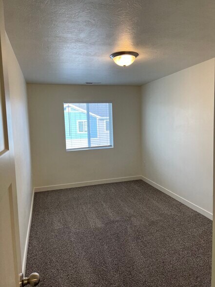 Building Photo - 14854 S Trap Rock Way