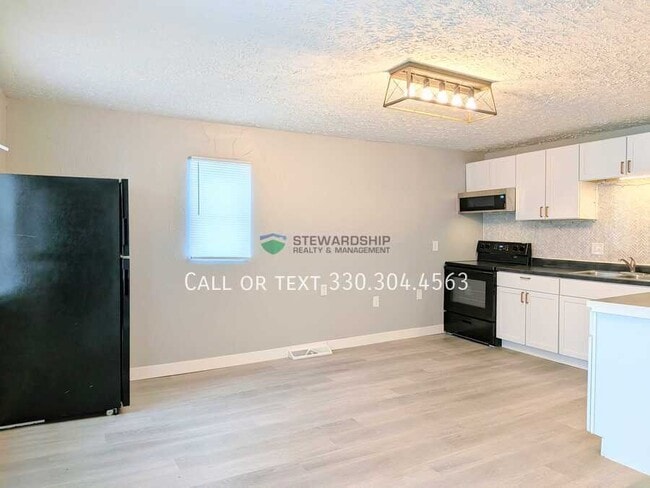 Building Photo - 15265 Lincoln Way W