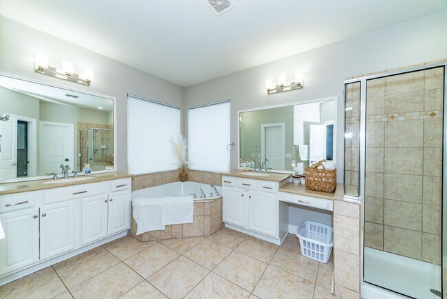 Building Photo - 5-BEDROOM HOME IN OVERLOOK AT GRANDVIEW