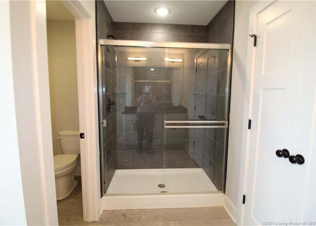 Building Photo - 4448 Venice Way