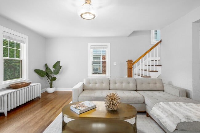 Building Photo - 467 Pelhamdale Ave