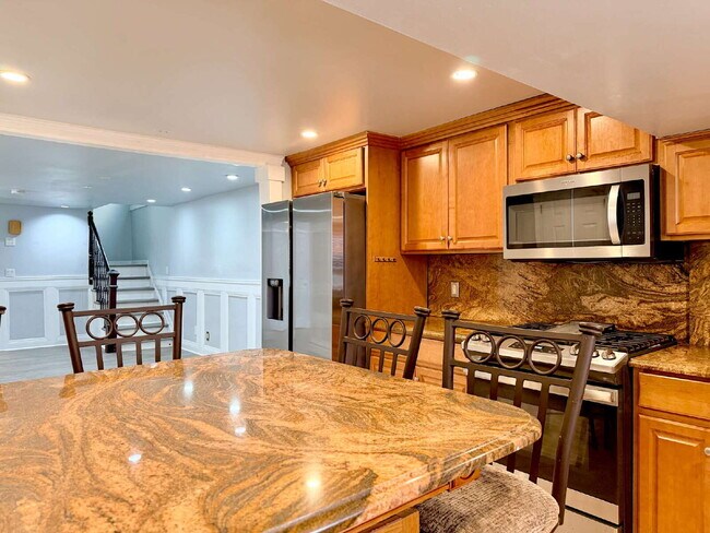 Building Photo - Move in ready, spacious, 4 bedroom, 3 bath single-family home available for rent in Hackensack, NJ.