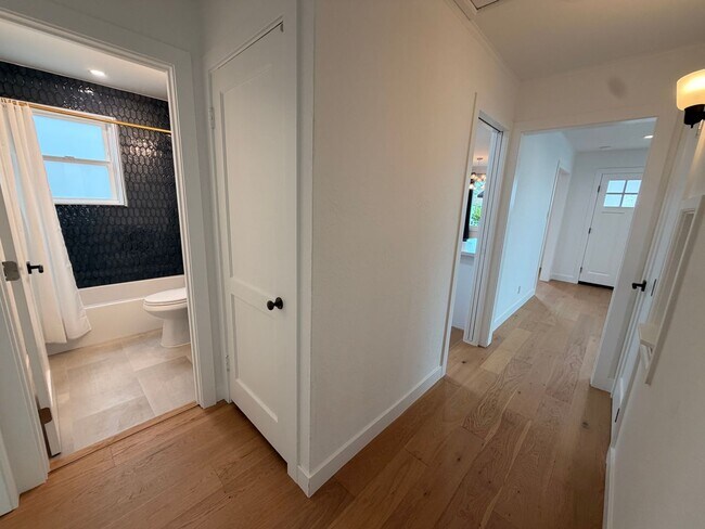 Building Photo - Spacious 4 Bedroom/2Bathroom Home in South San Francisco!