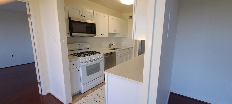 Building Photo - 10401 Grosvenor Pl