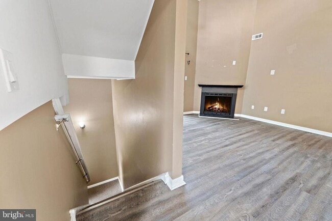 Building Photo - 1512 Roberts Way