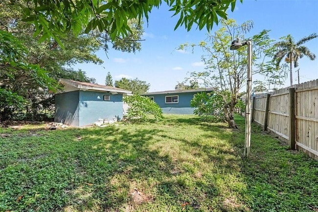 Building Photo - 4516 W Paxton Ave