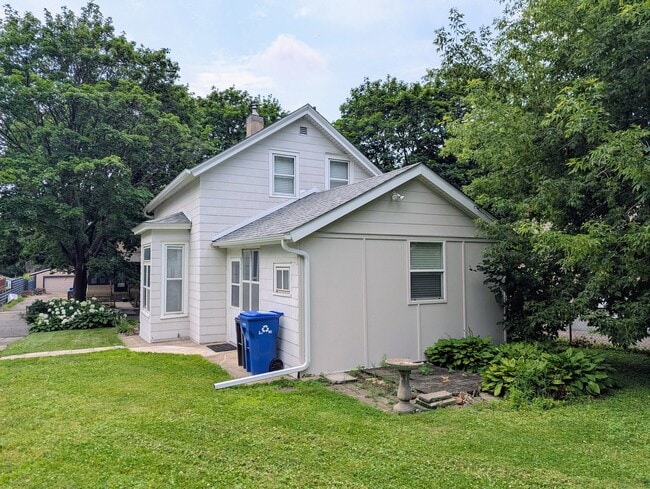 Building Photo - 72 Maria Ave