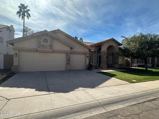 Building Photo - 2301 E Beachcomber Dr