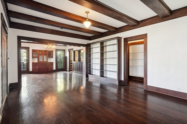Building Photo - 1044 Manzanita St
