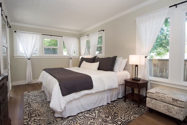 Building Photo - 1924 Cleveland Blvd