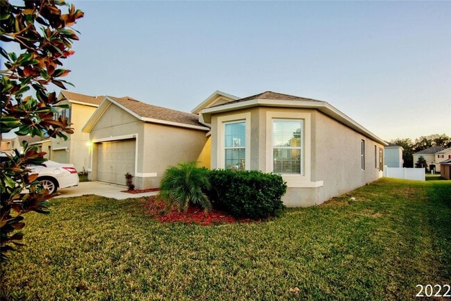 Building Photo - 3/2 Single Family Home located in a quiet ...