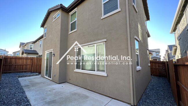 Building Photo - Newer 4bd/2.5ba Folsom Home with 2 Car Garage