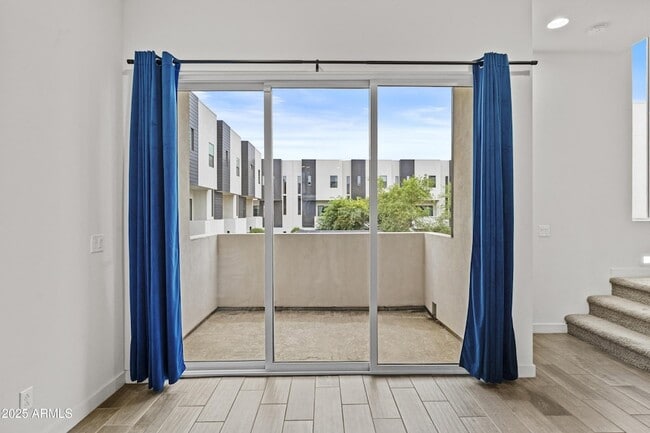 Building Photo - 325 E Coronado Rd