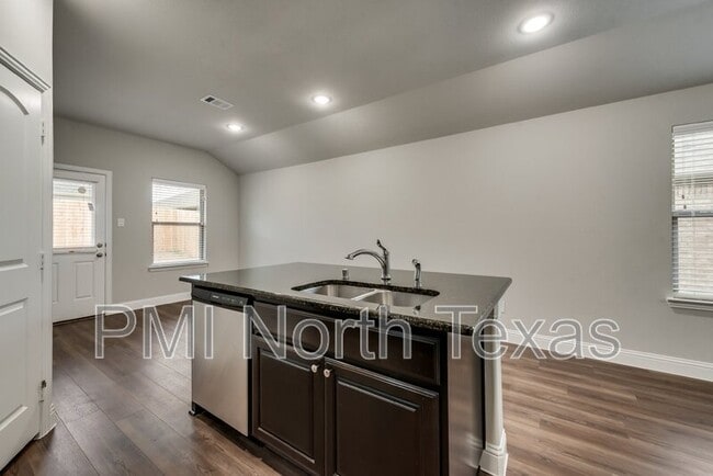 Building Photo - 1411 Warringwood Dr