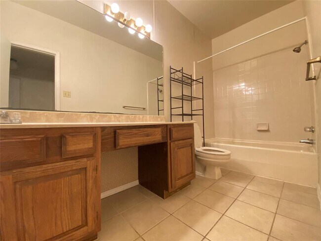 Building Photo - 921 Marine St