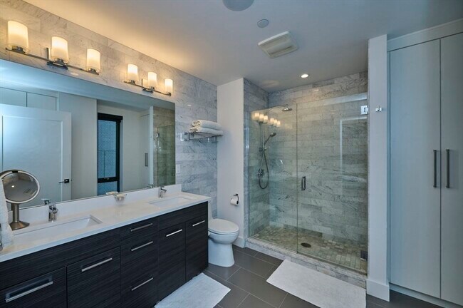 Building Photo - 16 W Broadway