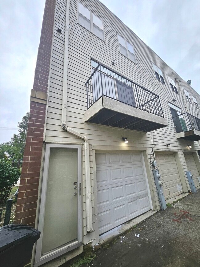 Building Photo - 736 S Kedzie Ave