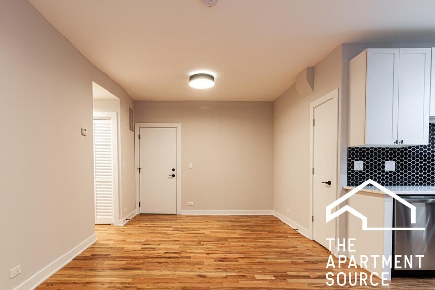 Building Photo - 653 W Wrightwood Ave
