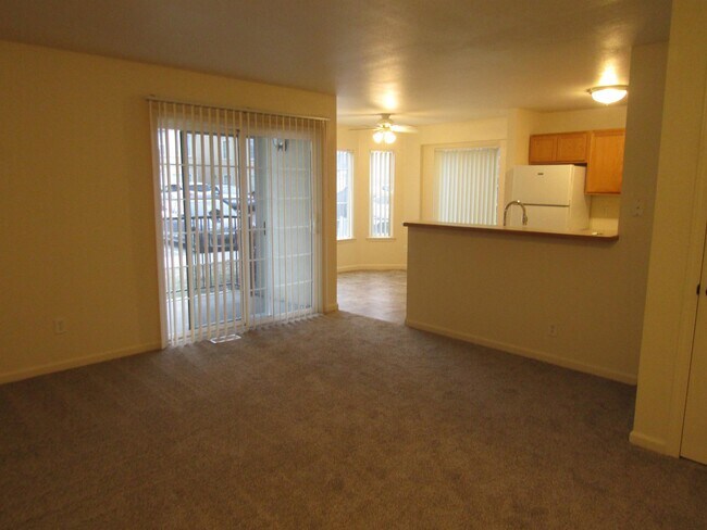 Building Photo - 10066 W Garverdale Ln