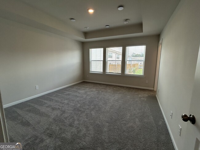 Building Photo - 2725 Harrison Dr