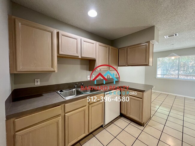 Building Photo - Available July 25: Spacious 3 Bedroom, 2.5 Bath Duplex with Garage