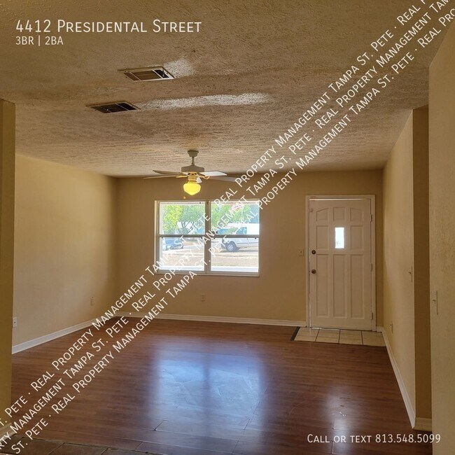 ***AVAILABLE FOR IMMEDIATE MOVE IN*** 4412 Presidential St Seffner FL