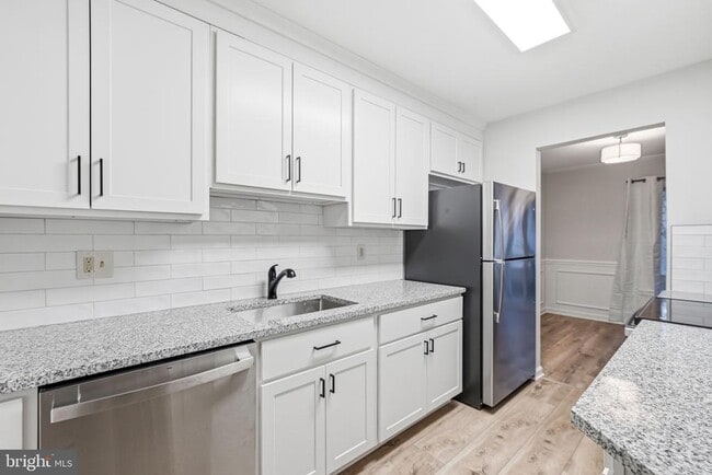 Building Photo - 405B Mulberry Cove