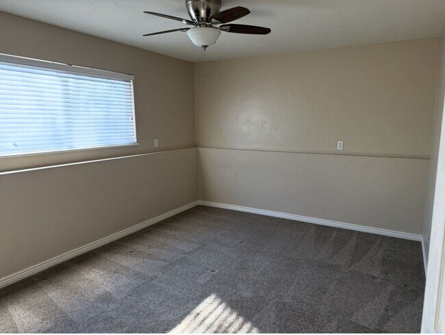 Building Photo - Cree