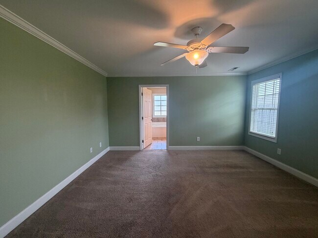 Building Photo - 2850 Foxcroft Cir