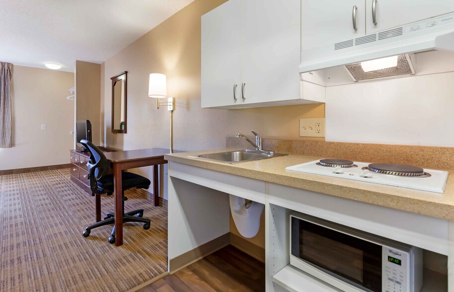 Building Photo - Furnished Studio-Madison - Junction Court