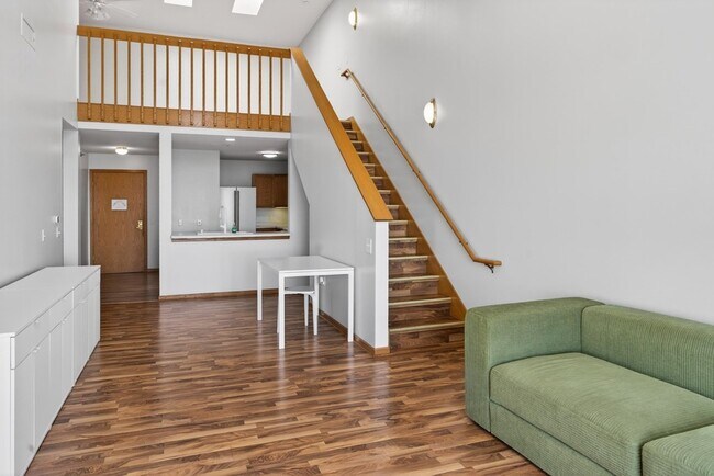 Building Photo - 301 Harbour Town Dr