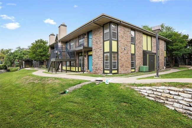 Building Photo - 7685 Northcross Dr